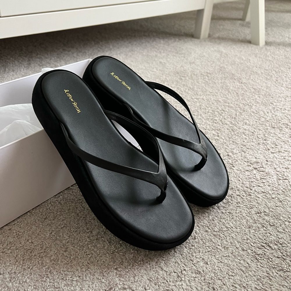 NWT Other Stories Chunky Flip Flop Sandals Size US 7